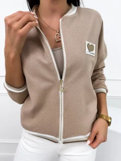 Beżowa Rozpinana Bluza z Naszywką 12420-229-A|Modna Kiecka Outlet