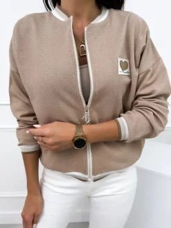 Beżowa Rozpinana Bluza z Naszywką 12420-229-A|Modna Kiecka Outlet