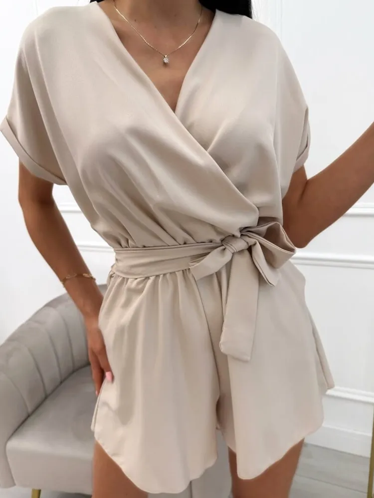 Beżowy Krótki Kombinezon z Paskiem 13898-341-A|Modna Kiecka Hot