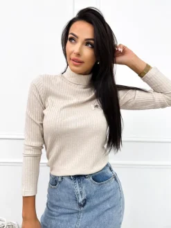 Beżowy Sweterkowy Golf z Naszywką 12641-06-A|Modna Kiecka Fashion