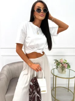 Biały T-shirt z Brązową Chustą 14065-114-A|Modna Kiecka Outlet