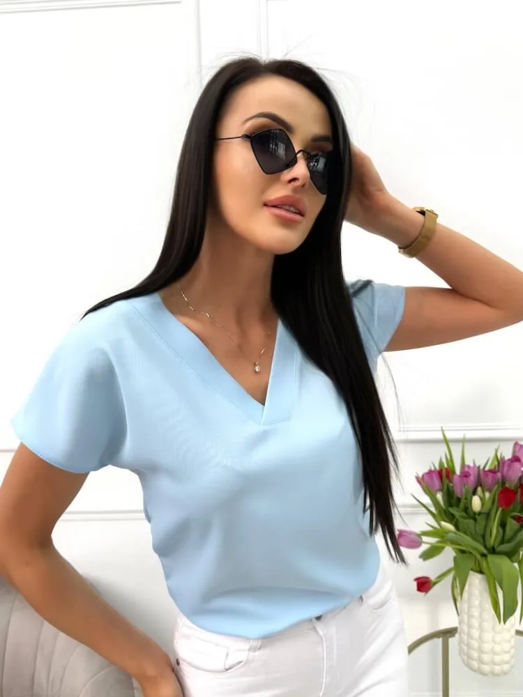 Błękitna Bluzeczka z Dekoltem V 11455-351-C|Modna Kiecka Discount