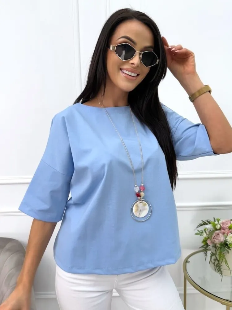 Błękitna Bluzka z Ozdobnym Wisiorkiem 13605-111-B|Modna Kiecka Discount
