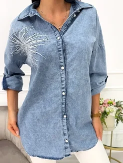 Błękitna Jeansowa Koszula z Ozdobną Aplikacją 13612-228-A|Modna Kiecka Online