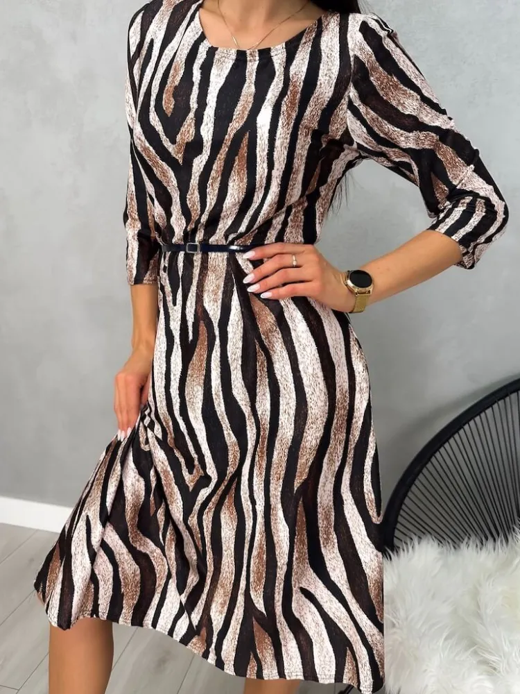 Brązowa Sukienka w Czarny Wzór 13139-290-Q|Modna Kiecka Hot