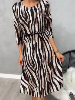 Brązowa Sukienka w Czarny Wzór 13139-290-Q|Modna Kiecka Hot