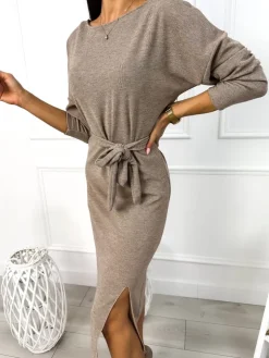 Brązowa Sweterkowa Sukienka z Rozporkiem i Paskiem 12837-507-E|Modna Kiecka Fashion