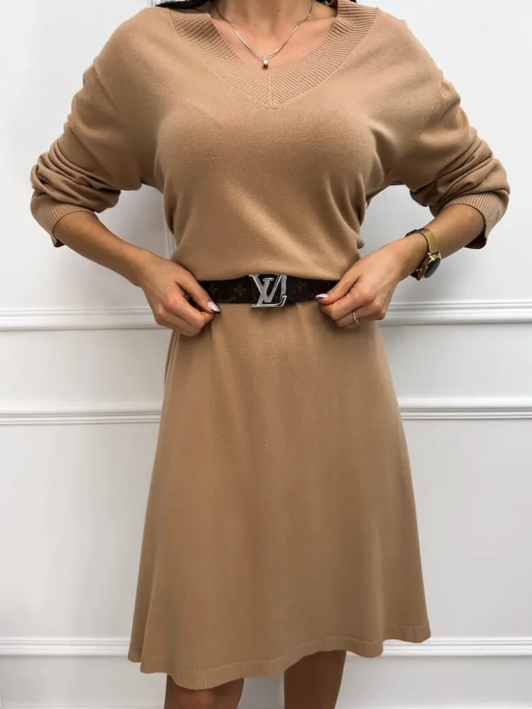 Brązowa Sweterkowa Sukienka z Dekoltem V 13252-200-B|Modna Kiecka Online