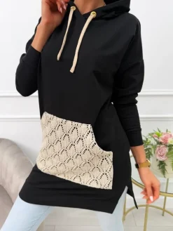 Czarna Bluza z Kapturem i Ozdobną Kieszenią 13550-120-A|Modna Kiecka New
