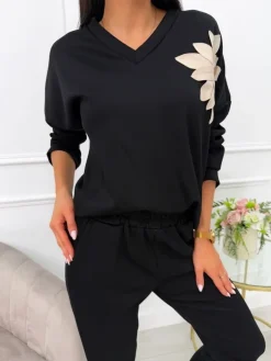 Czarna Bluza z Ozdobnym Kwiatem 13557-63-B|Modna Kiecka Sale