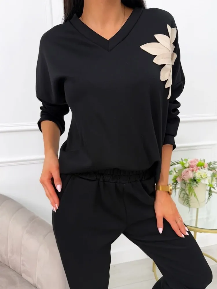 Czarna Bluza z Ozdobnym Kwiatem 13557-63-B|Modna Kiecka Sale