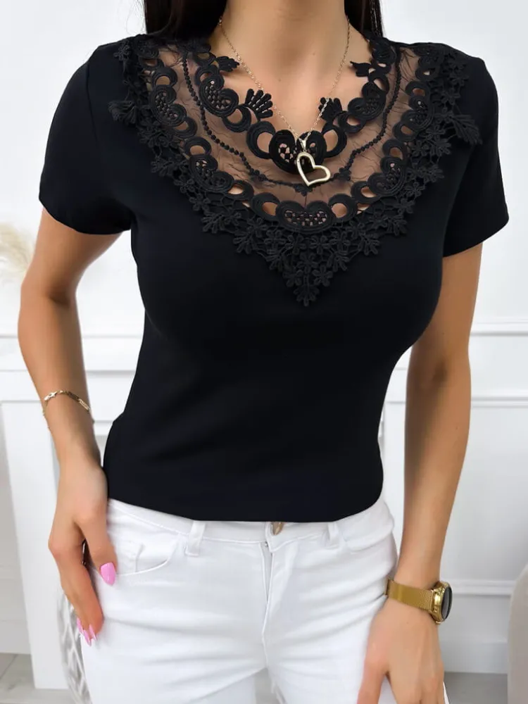 Czarna Bluzeczka z Haftem 11915-105-D|Modna Kiecka Outlet
