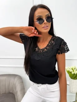 Czarna Bluzeczka z Koronką 13780-163-E|Modna Kiecka Fashion