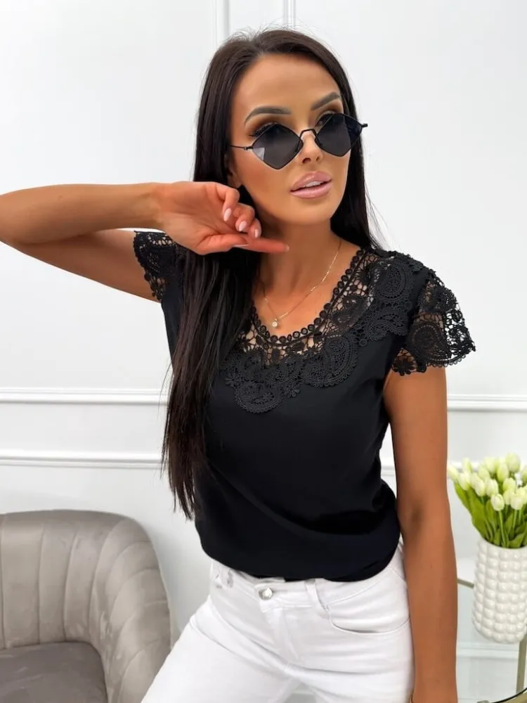 Czarna Bluzeczka z Koronką 13780-163-E|Modna Kiecka Fashion