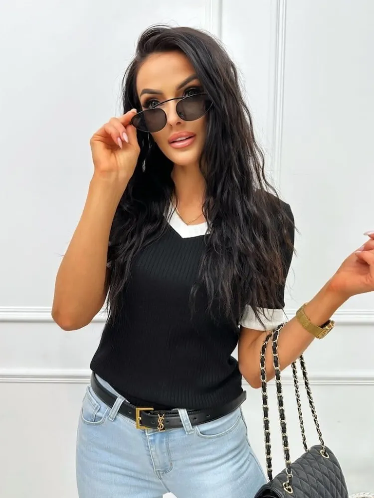 Czarna Prążkowana Bluzka z Dekoltem V 13453-30-A|Modna Kiecka Fashion