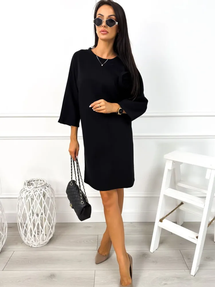 Czarna Sukienka Oversize z Ozdobną Różą 12818-358-C|Modna Kiecka Outlet