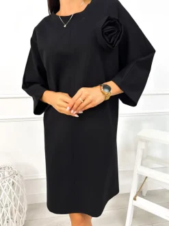 Czarna Sukienka Oversize z Ozdobną Różą 12818-358-C|Modna Kiecka Outlet