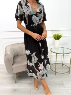Czarna Sukienka w Kwiaty z Plisowanym Dołem 13963-309-A|Modna Kiecka Online