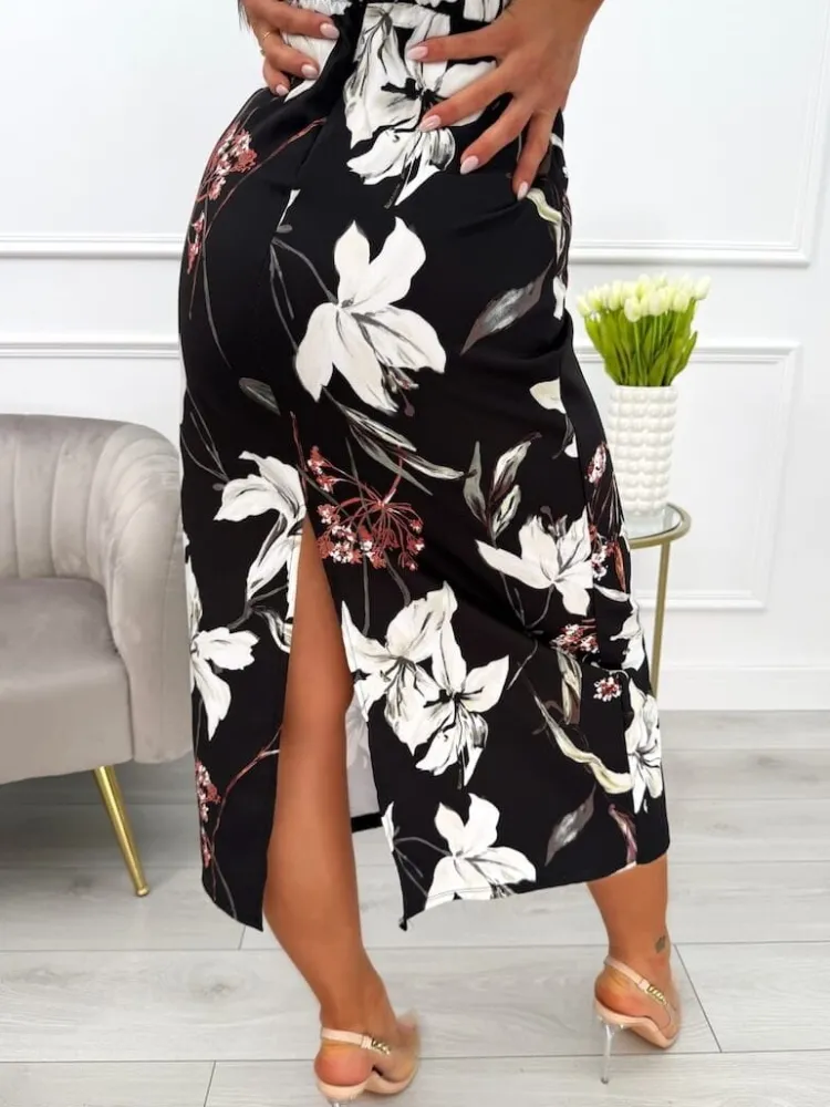 Czarna Sukienka w Kwiaty z Dekoltem V 13796-185-B|Modna Kiecka Best