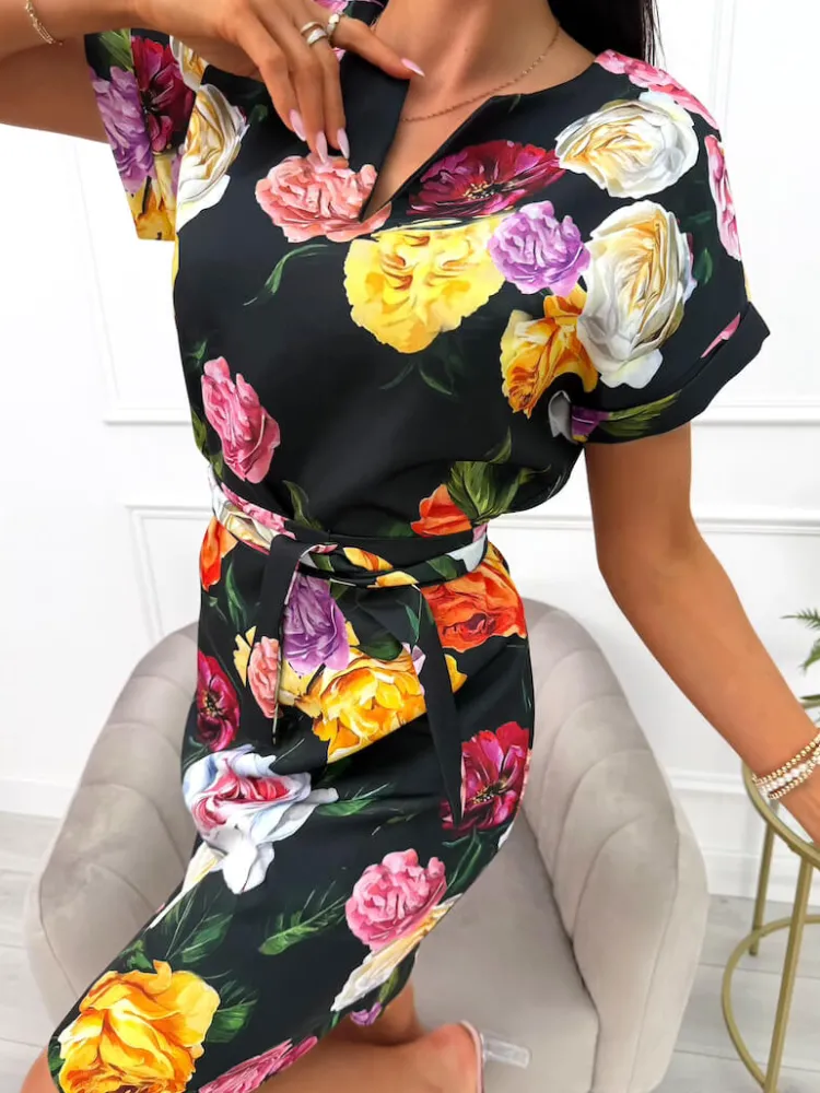 Czarna Sukienka w Kwiaty z Paskiem 14060-515-Q|Modna Kiecka Outlet