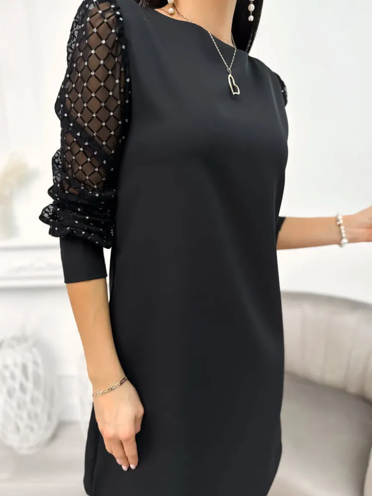 Czarna Sukienka z Ozdobnym Rękawem 11265-501-Q|Modna Kiecka Online