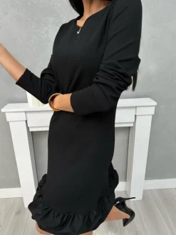 Czarna Sukienka z Ozdobnym Dołem 13420-01-A|Modna Kiecka Sale