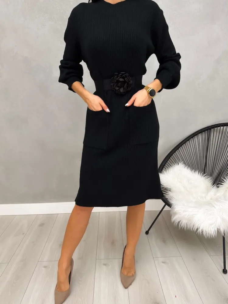 Czarna Sweterkowa Sukienka z Ozdobnym Paskiem 13205-424-C|Modna Kiecka Clearance