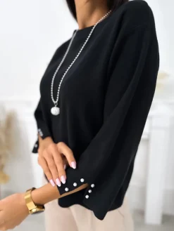 Czarny Sweterek z Wisiorkiem 11403-234-C|Modna Kiecka Fashion