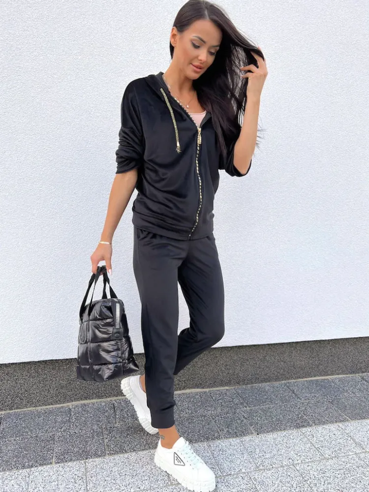 Czarny Welurowy Komplet z Naszywką 11412-263-B|Modna Kiecka Fashion