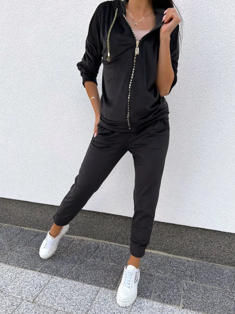 Czarny Welurowy Komplet z Naszywką 11412-263-B|Modna Kiecka Fashion