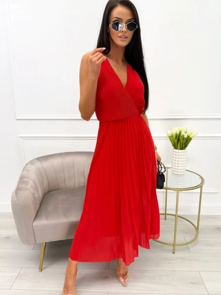 Czerwona Plisowana Sukienka z Kopertowym Dekoltem 13869-500-C|Modna Kiecka Outlet