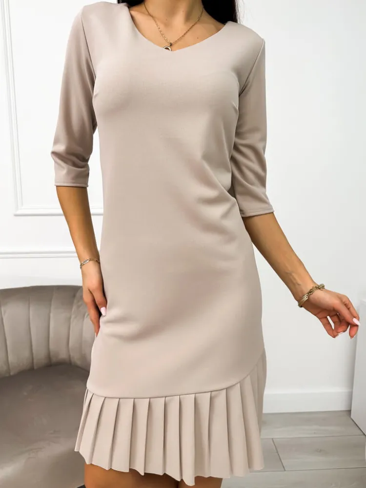 Jasnobeżowa Sukienka z Plisowaną Falbanką 11390-416-O|Modna Kiecka Fashion