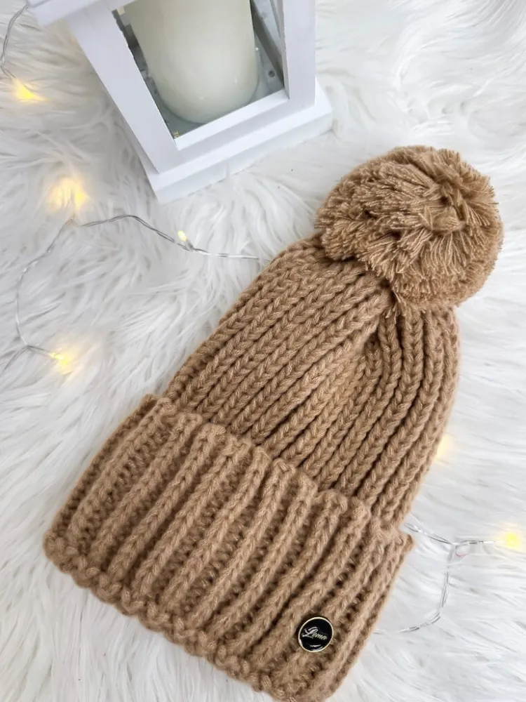 Jasnobrązowa Czapka z Pomponem 13301-334-F|Modna Kiecka Discount