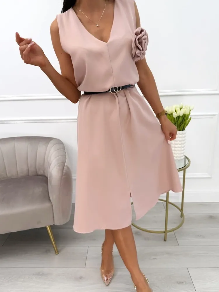 Jasnopudrowa Sukienka z Broszką i Paskiem 12313-301-F|Modna Kiecka Hot