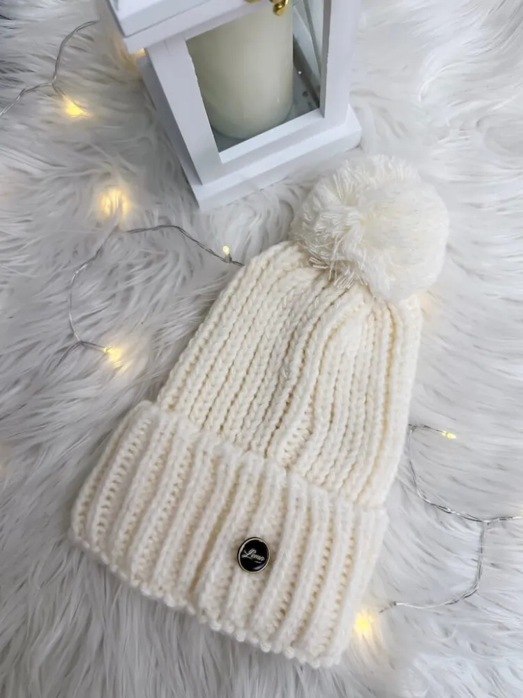 Kremowa Czapka z Pomponem 13301-334-G|Modna Kiecka Fashion