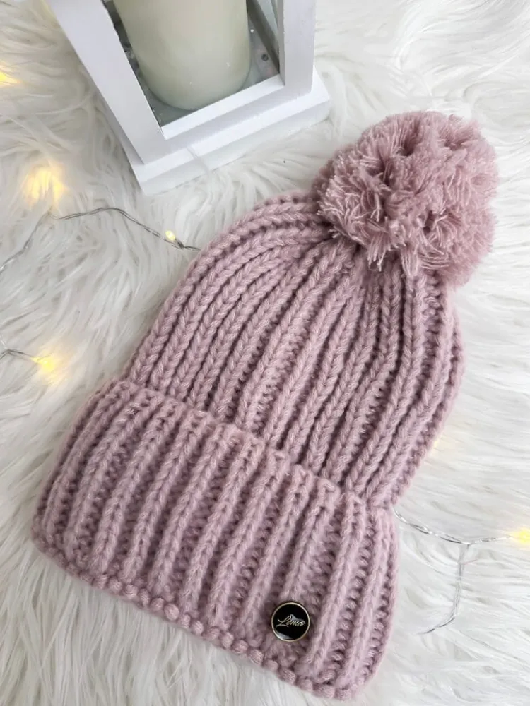 Lawendowa Czapka z Pomponem 13301-334-H|Modna Kiecka Outlet