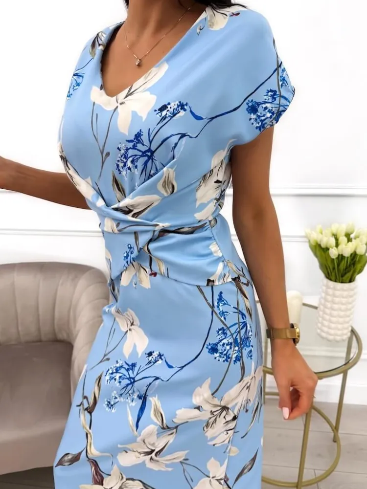 Niebieska Sukienka w Kwiaty z Dekoltem V 13796-185-C|Modna Kiecka Best