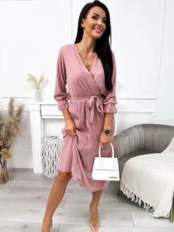 Pudrowa Sukienka z Kopertowym Dekoltem 11996-314-C|Modna Kiecka Outlet