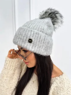 Szara Czapka z Pomponem 13300-334-F|Modna Kiecka Hot