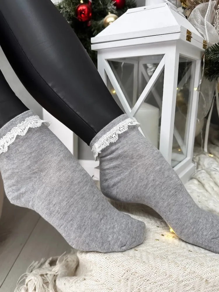 Szare Skarpety z Koronkową Falbanką 13328-334-B|Modna Kiecka Hot